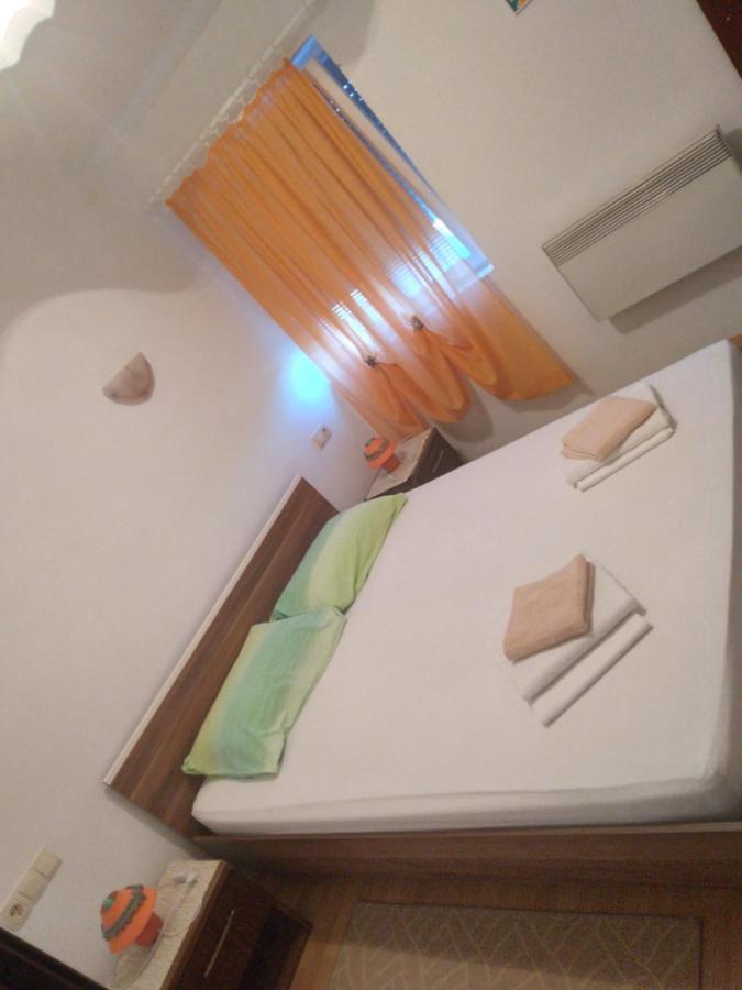 Apartments Dvije Palme Sibenik Luaran gambar